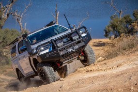 ПАРАБОЛІЧНІ РЕСОРИ ТА КОМПЛЕКТ ПНЕВМОПОДУШОК ДЛЯ TOYOTA HILUX