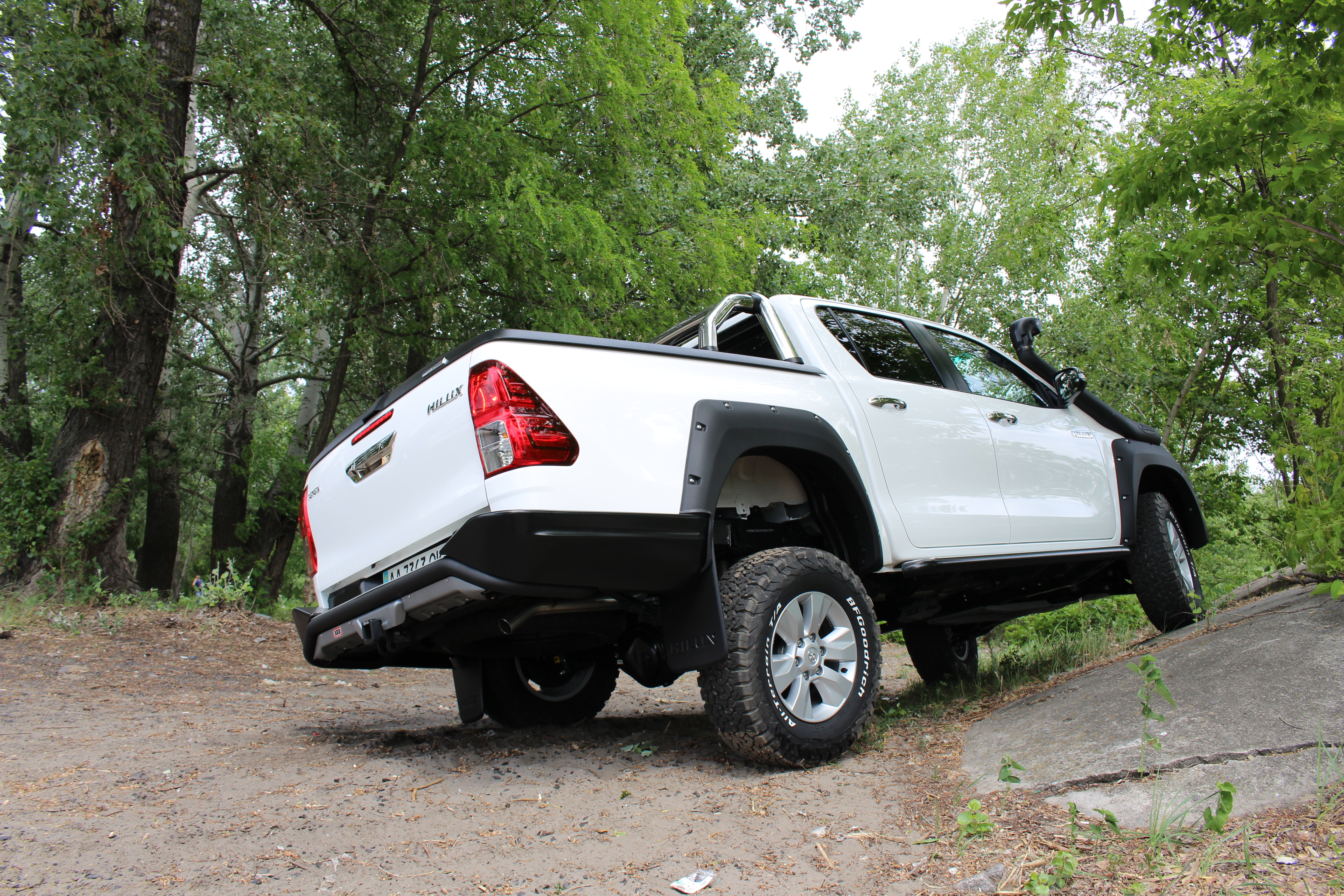 TOYOTA HILUX 2015+ (06-2017)