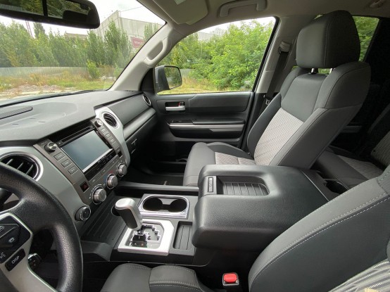 Toyota Tundra 5,7 2016 32000$