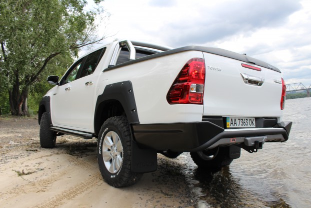 TOYOTA HILUX 2015+ (06-2017)