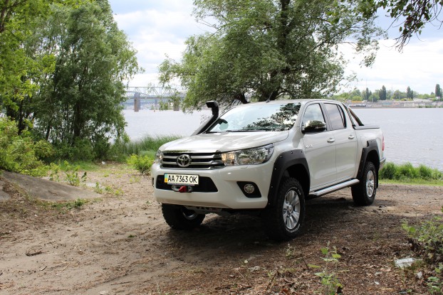 TOYOTA HILUX 2015+ (06-2017)