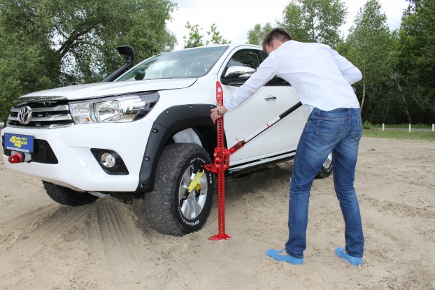TOYOTA HILUX 2015+ (06-2017)