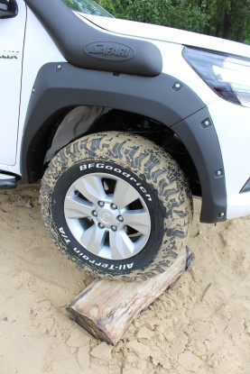 TOYOTA HILUX 2015+ (06-2017)