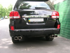Toyota Land Cruiser 200 в спойлерном комплекте