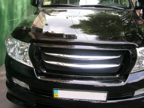 Toyota Land Cruiser 200 в спойлерном комплекте