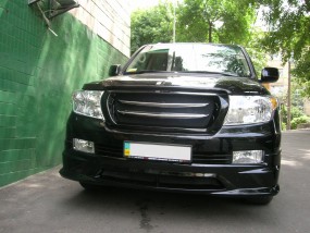 Toyota Land Cruiser 200 в спойлерном комплекте